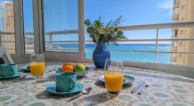 Rental apartment with patio, pool & garden | Beach nearby | Suitable for remote work | Pet-friendly in Benidorm
