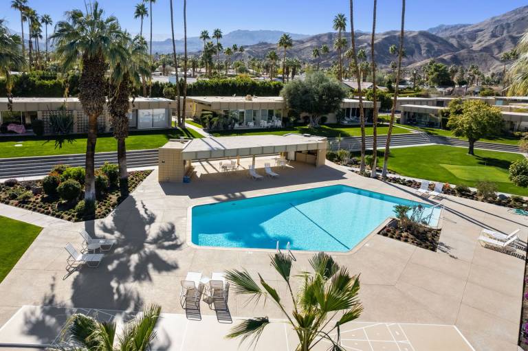 Mid-Mod Krisel Getaway Walkable on El Paseo in Palm Desert, CA