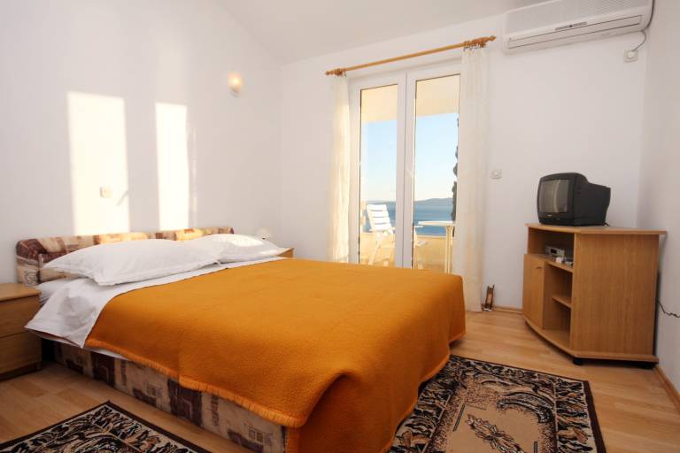 One bedroom apartment with terrace and sea view Pisak, Omiš (A-5975-d) — photo 5