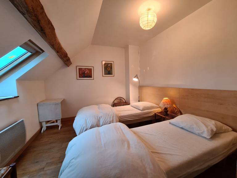 Renovated farm in peaceful setting with internet and large outdoor area — photo 5