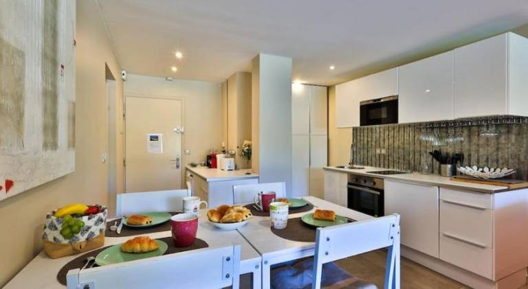 Centre St Tropez - Gd 2 pieces, piscine et parking — photo 3