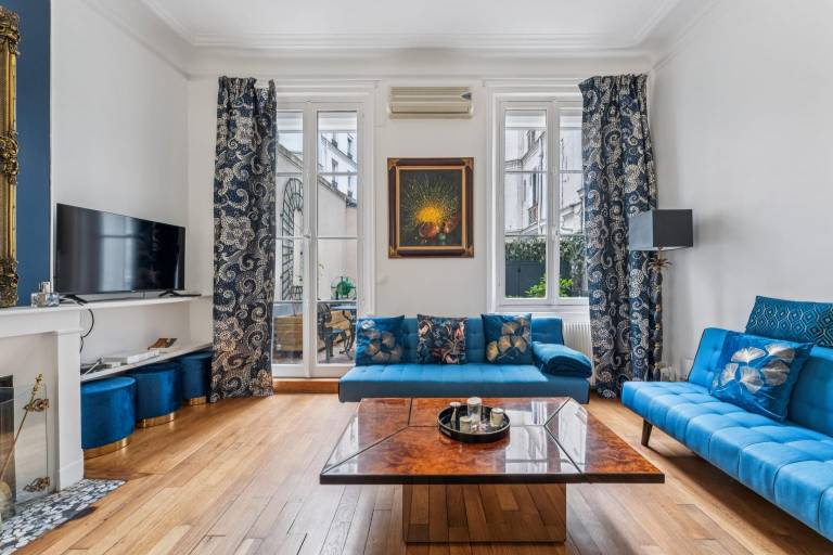 Gaston de St Paul Alma Marceau 2bdr by B Your Home
