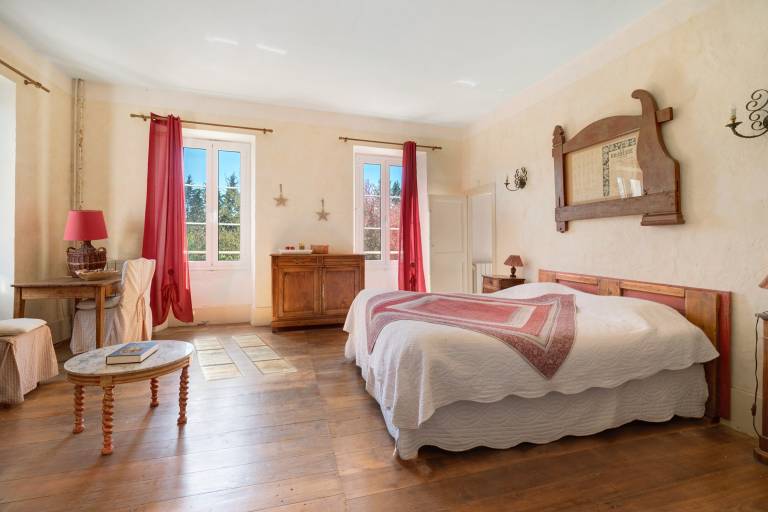 B&B with pool, garden & patio | Garden view in Foix