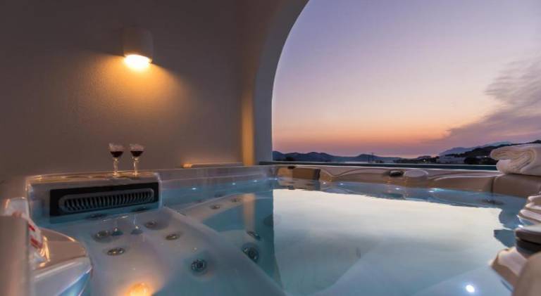 Rental apartment with hot tub, terrace & pool — photo 3