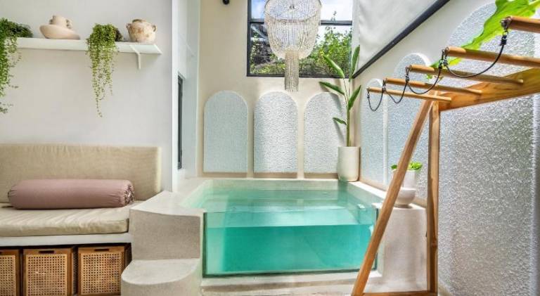 Vacation home with pool — photo 2