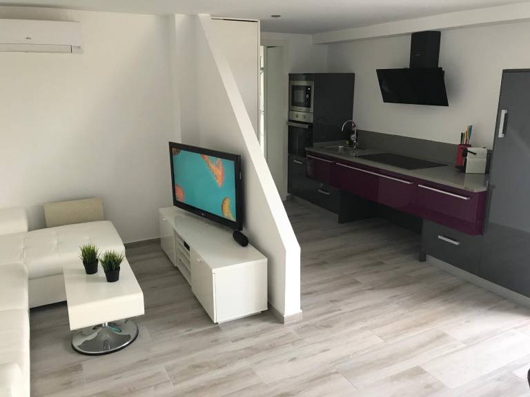 Holiday apartment with terrace & pool in Sitges