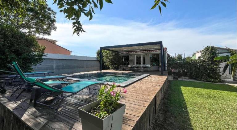 Fully equipped house with barbecue, private pool & patio | Perfect for remote work | Pets are welcome in Arles