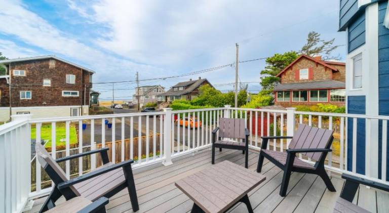 Vacation home with hot tub — photo 5