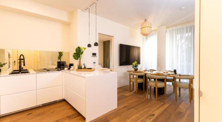 Serviced apartment with BBQ, yard & patio in Linz
