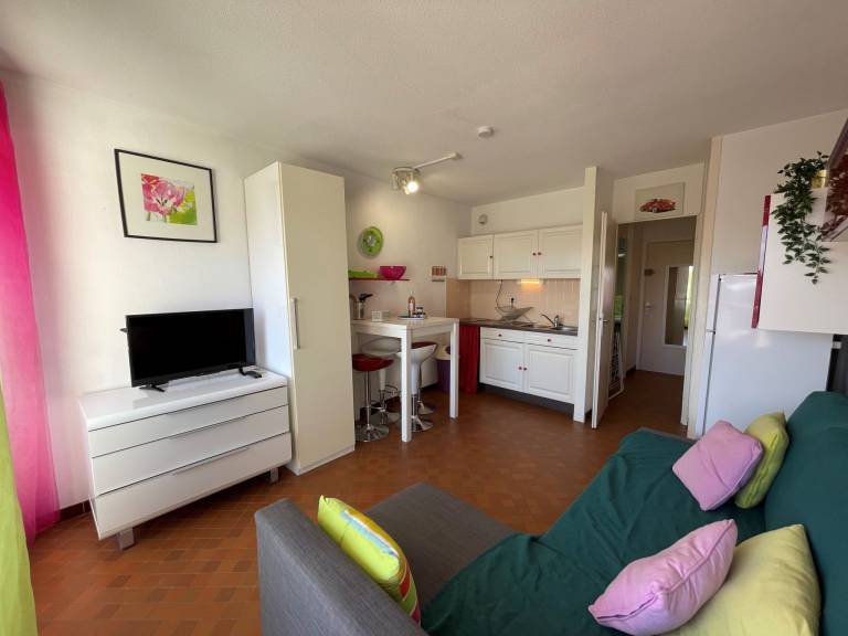 Beautiful holiday apartment with garden, pool & patio | Beach nearby | Pets allowed — photo 3