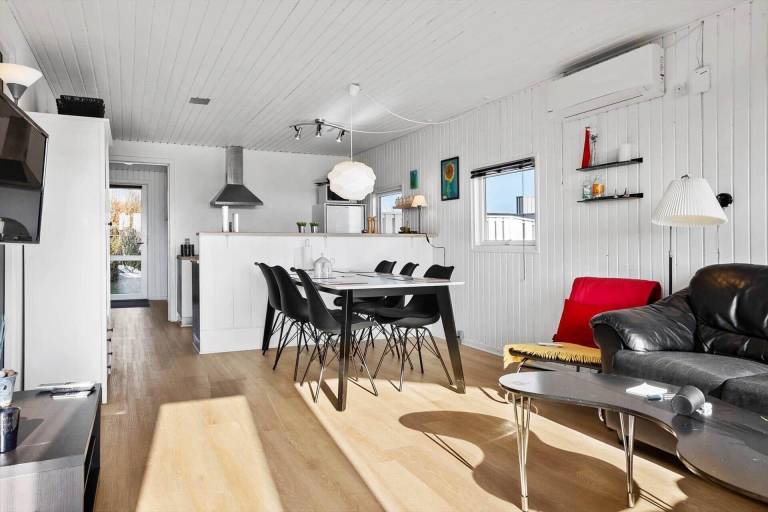 Vacation home with terrace & BBQ — photo 4