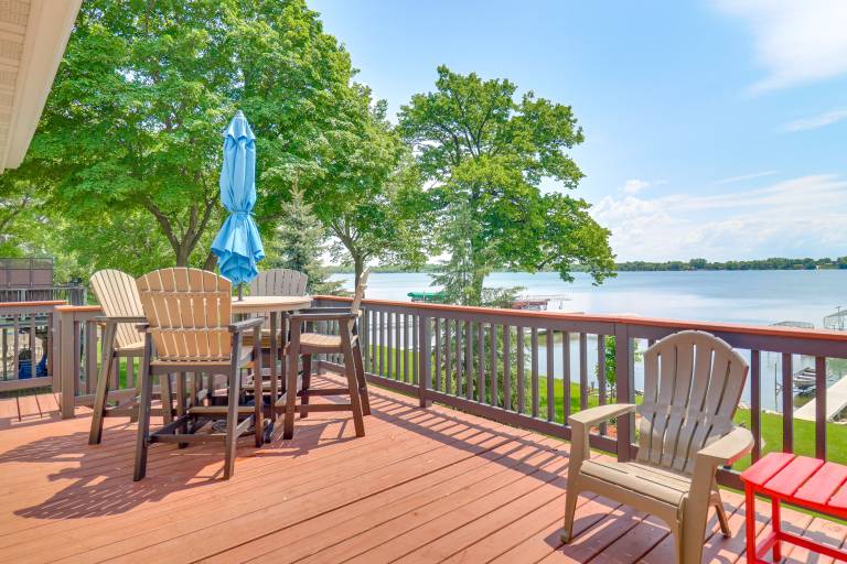 Villa on Lake Darling: Fire Pit, Deck & BBQ! — photo 2