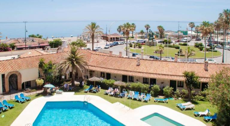 Nice rental apartment with patio, yard & private pool | Next to the beach | Dogs allowed in Torremolinos