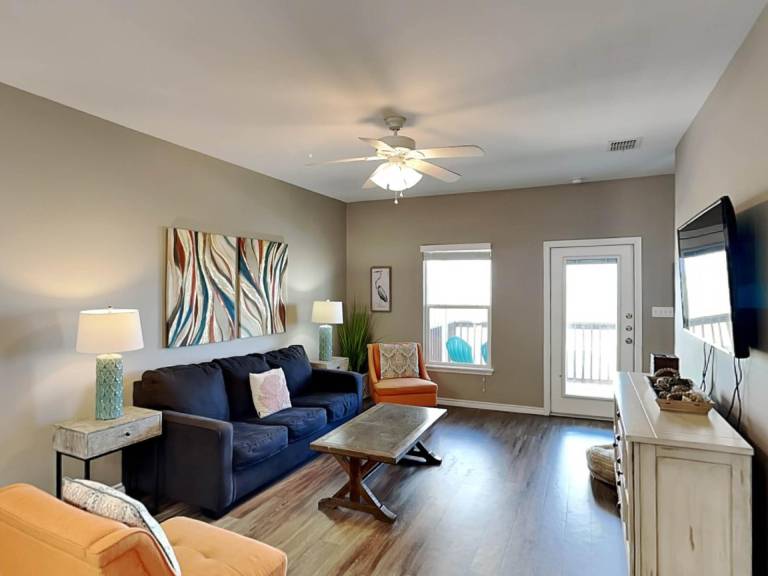 Holiday apartment with terrace | Perfect for remote work in Corpus Christi, TX
