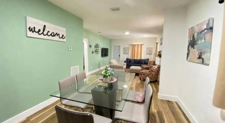 Heart of Miami sleeps 10 near Little Havana Beaches — photo 3