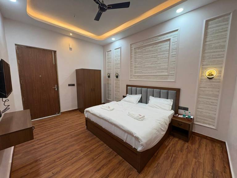 Rajpal Hotels in Kanpur