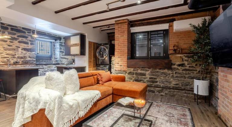 Apartment with 1 room for 4 persons in Montréal, QC