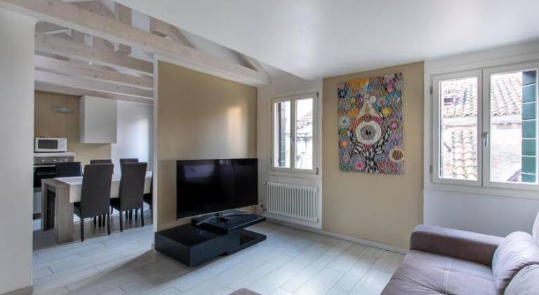 Rental apartment with patio | Near Rialto Bridge | Pet-friendly — photo 2