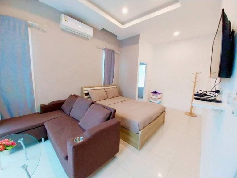 Villa with pool & grill — photo 2
