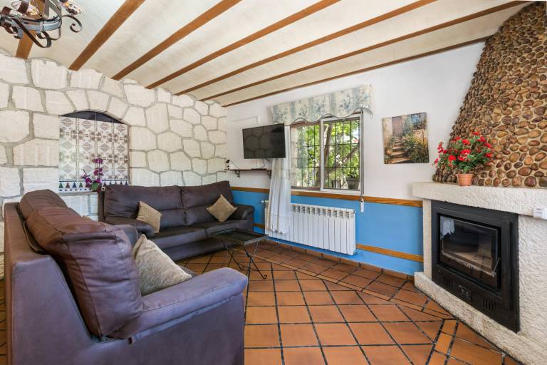 Vacation home with BBQ, patio & garden | Mountain view — photo 3