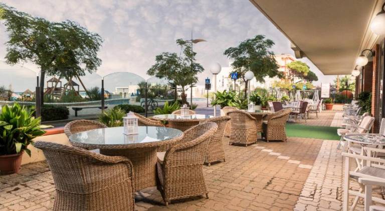 Ambasciatori Hotel - Beach Front -Breakfast XXL & Brunch until 12 30pm — photo 3
