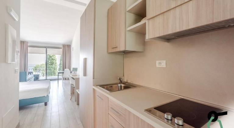 Serviced apartment with pool, patio & yard — photo 5