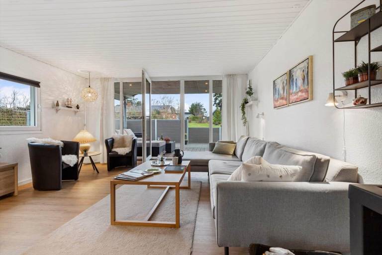 House with barbecue, garden & terrace — photo 4
