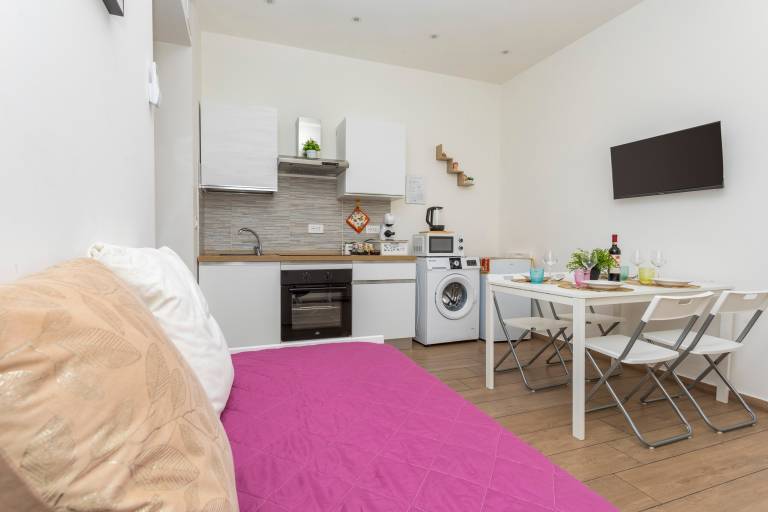 Family-friendly wonderful holiday apartment with patio & fast internet | Next to Castello Ursino | City view | Pets allowed — photo 5