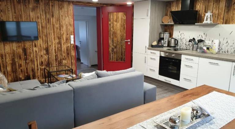 Apartment with patio & garden — photo 4