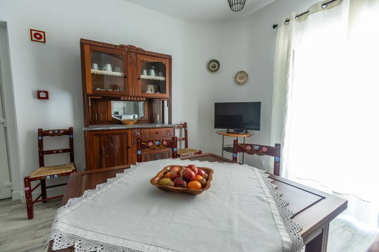 Family-friendly charming rental with pool, BBQ & yard | Nature view | Dogs allowed — photo 2