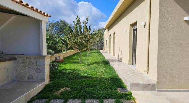 Fully equipped ample villa with garden, private pool & BBQ | Suitable for remote work | Pets allowed — photo 3