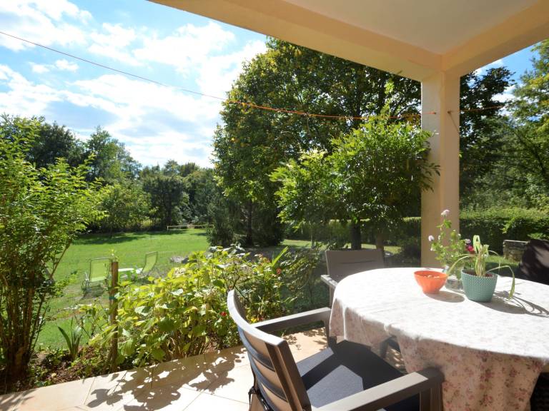 Rental apartment with yard, BBQ & terrace — photo 2
