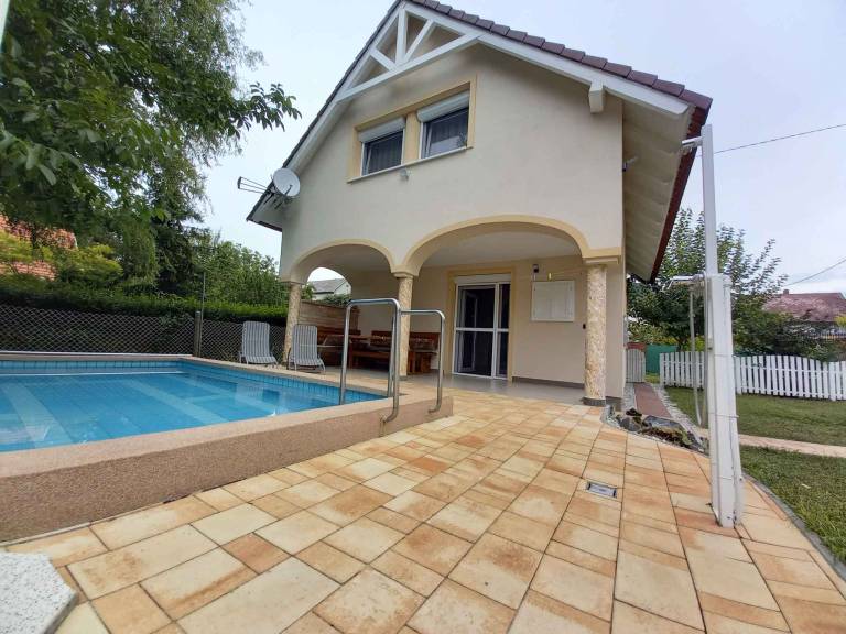Nice house with BBQ, yard & patio | Pets allowed — photo 5