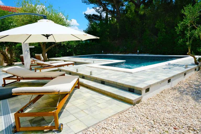 Children-friendly villa with yard, pool & patio | Pool view | Pet-friendly — photo 3