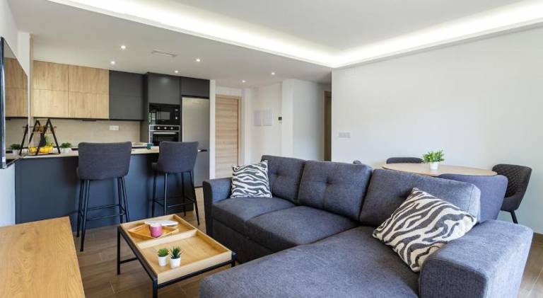 Apartment with pool — photo 2
