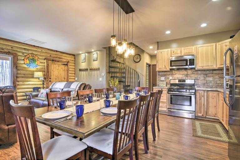 Cabin  Pittsville