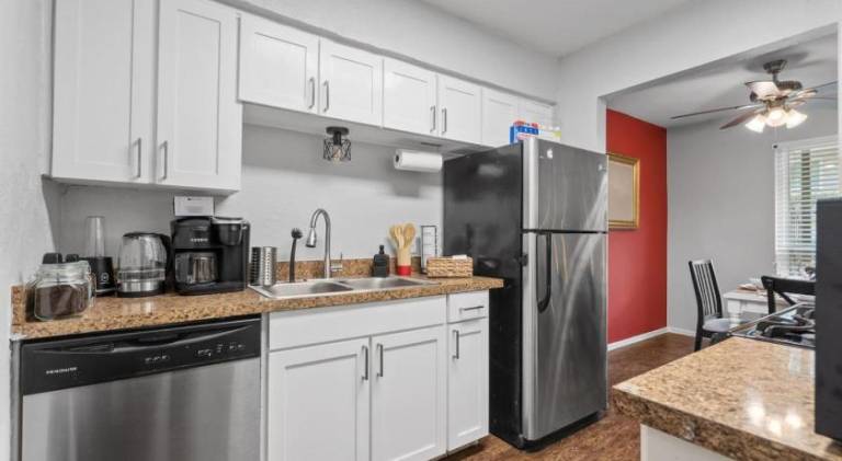 Intimate 2BD TCU Walkable — photo 5