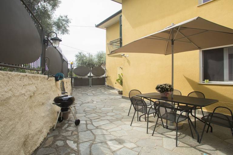 House with garden & BBQ — photo 5