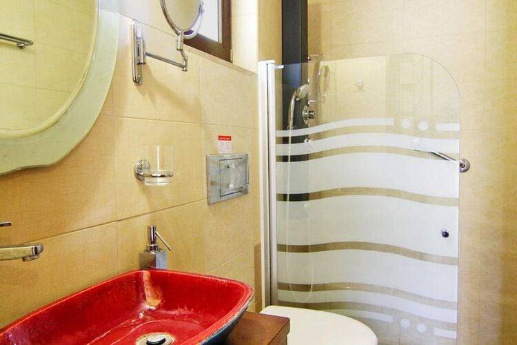 Fully equipped vacation home with barbecue, yard & terrace | Pet-friendly — photo 2