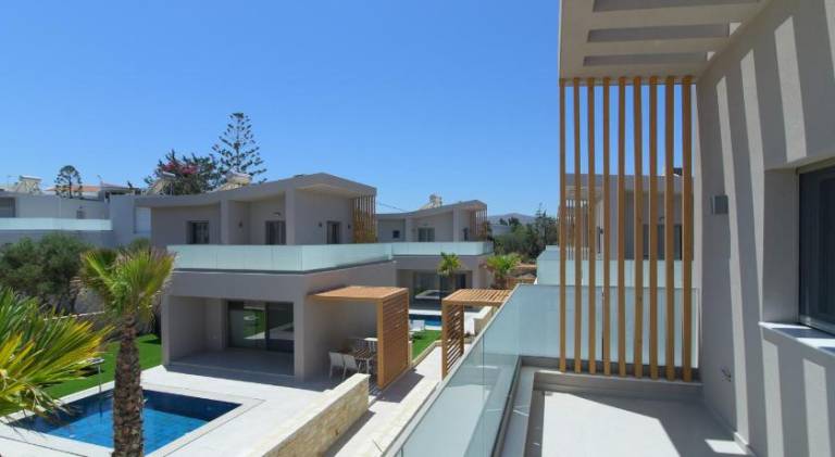 Spacious vacation home with terrace, yard & pool | Next to the beach | Dogs allowed — photo 4