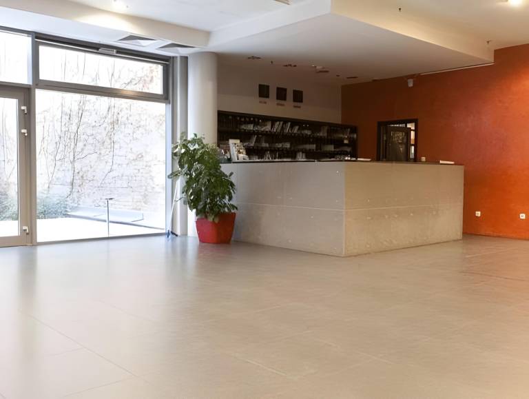 Serviced apartment with jacuzzi, pool & sauna | Close to St. Stephen's Basilica — photo 5