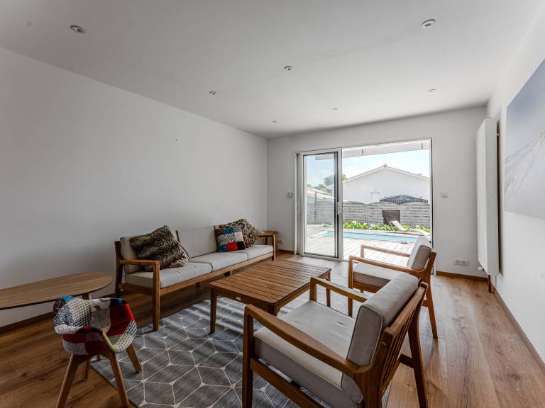 Fully equipped ample house with private pool & yard | Pets allowed — photo 3