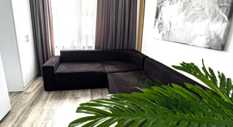 Serviced apartment with garden & patio — photo 3