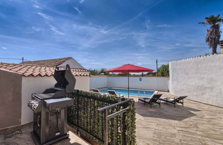 Holiday home with pool — photo 5