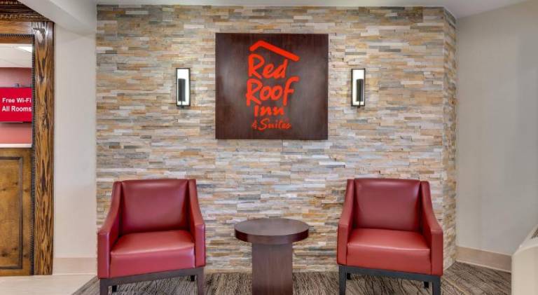Red Roof Inn & Suites Newport – Middletown, RI — photo 3