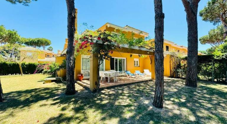Villa with pool & yard in Chiclana de la Frontera