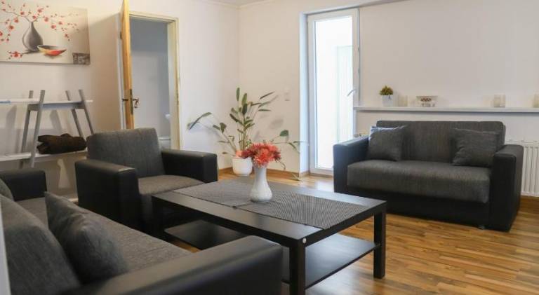 Apartment with yard, terrace & barbeque — photo 4