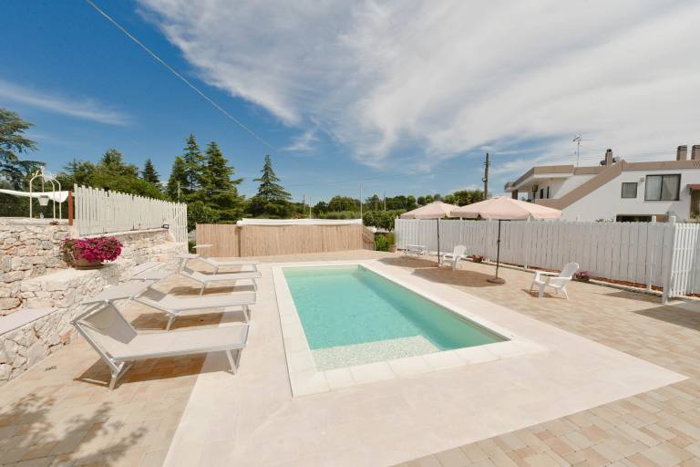 Villa with patio, private pool & garden | Garden view — photo 5