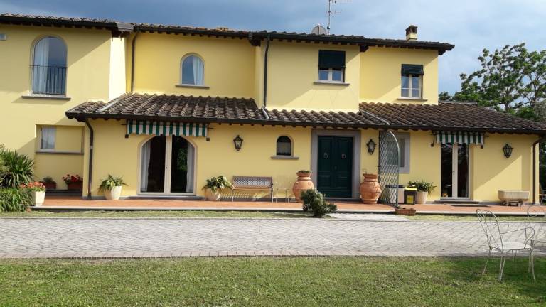 Entspannende Ruhe, herrschaftliches Grundstück und großer Pool - Villa di Rimedio — photo 2