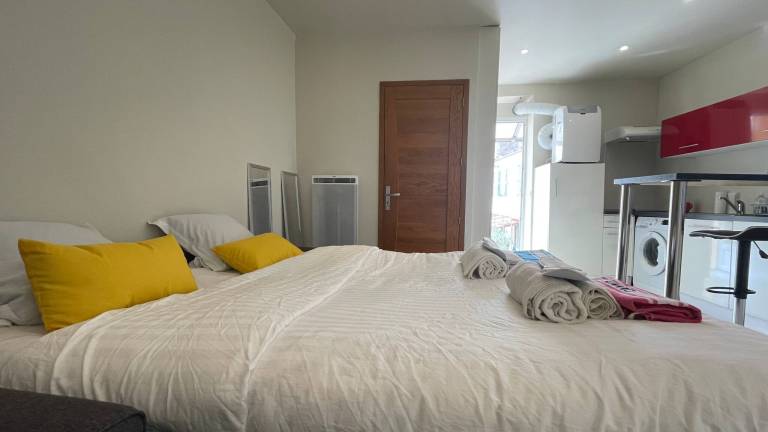 Family-oriented rental apartment with yard | City view | Beach nearby | Pet-friendly — photo 2
